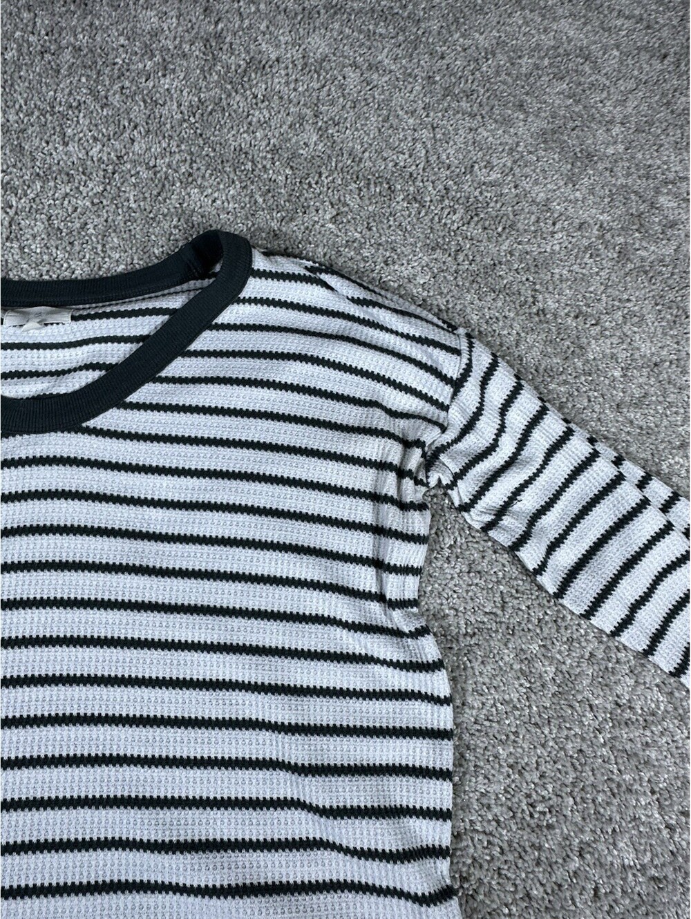 Lou & Grey Women’s Shirt Size Small Short Sleeve Gray and White - Picture 3 of 12